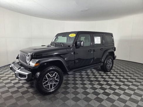 Certified 2025 Jeep Wrangler Sahara image 4