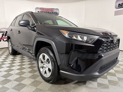 Used 2021 Toyota RAV4 LE image 1