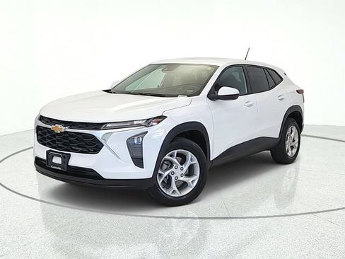 Used 2025 Chevrolet Trax LS w/ LS Convenience Package FWD image 1