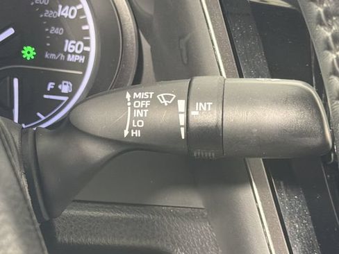 Used 2022 Toyota Camry SE FWD image 9