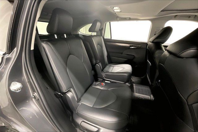 Used 2023 Toyota Highlander Limited AWD/4WD image 27