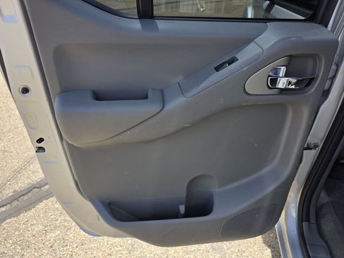 Used 2018 Nissan Frontier SV AWD/4WD image 17