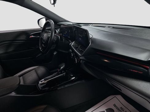 Used 2024 Chevrolet Trax RS image 28