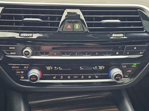 Used 2019 BMW 530e xDrive w/ Premium Package image 16