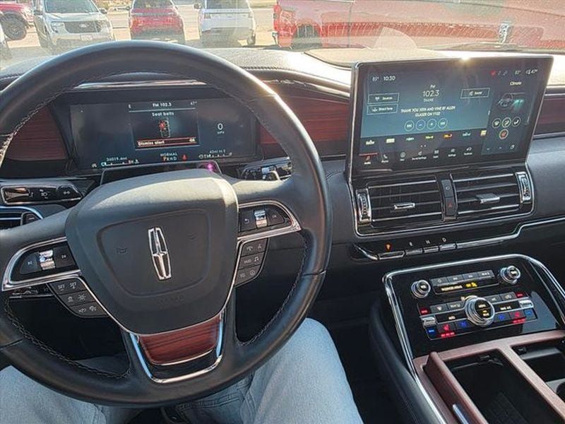 Used 2024 Lincoln Navigator Reserve AWD/4WD image 11