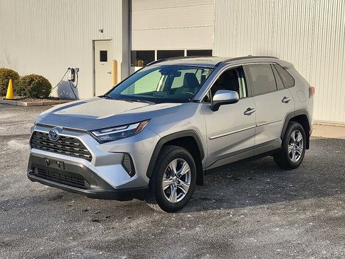 Used 2022 Toyota RAV4 XLE image 3