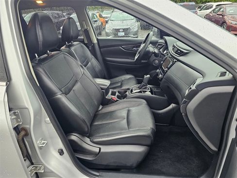 Used 2018 Nissan Rogue SL w/ Premium Package image 30