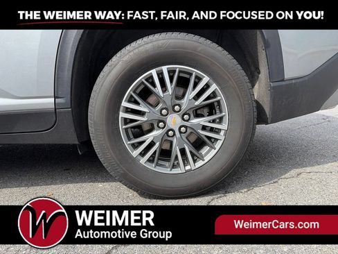 Used 2025 Chevrolet Traverse LT AWD/4WD image 9