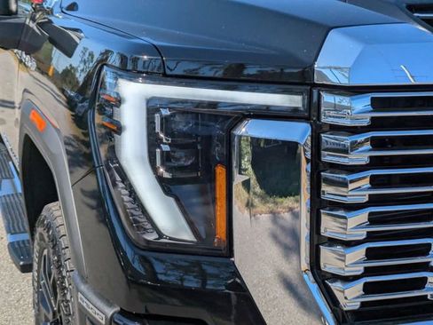 New 2026 GMC Sierra 2500 Denali w/ Denali Reserve Package AWD/4WD image 9
