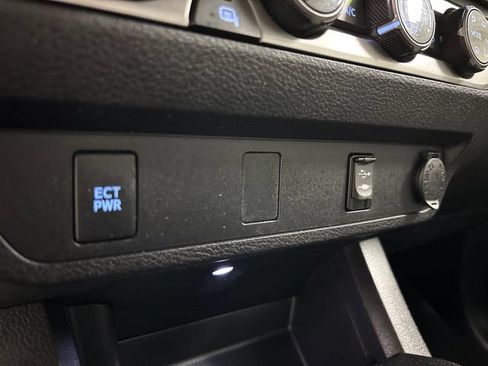 Used 2016 Toyota Tacoma SR AWD/4WD image 24