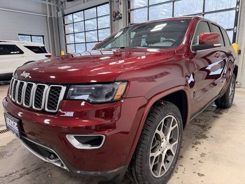 Used 2018 Jeep Grand Cherokee Limited image 4