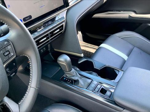 Used 2025 Toyota Camry SE FWD image 16