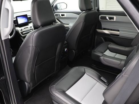 Used 2022 Ford Explorer XLT w/ Equipment Group 202A image 10