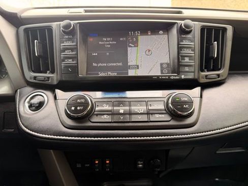 Used 2018 Toyota RAV4 Limited image 34