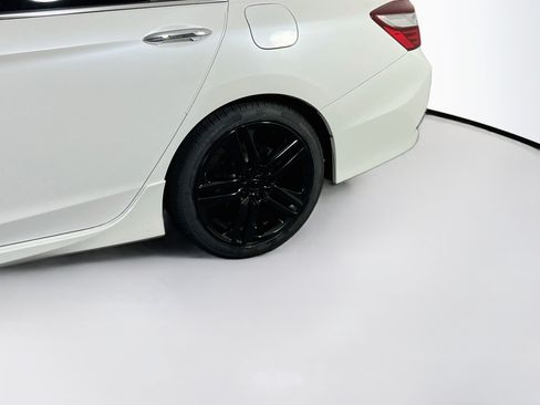 Used 2017 Honda Accord Sport image 28