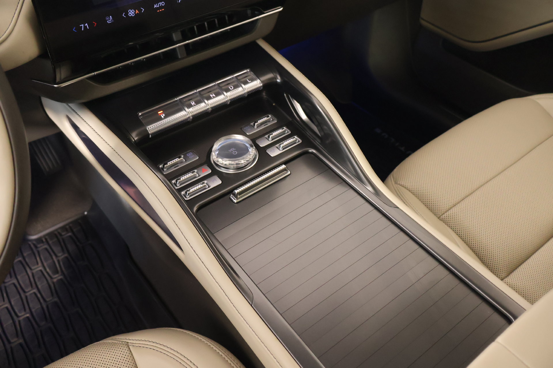 Certified 2025 Lincoln Nautilus Premier w/ Equipment Group 102A AWD/4WD image 8