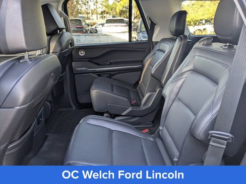 Certified 2025 Lincoln Navigator Reserve AWD/4WD image 16