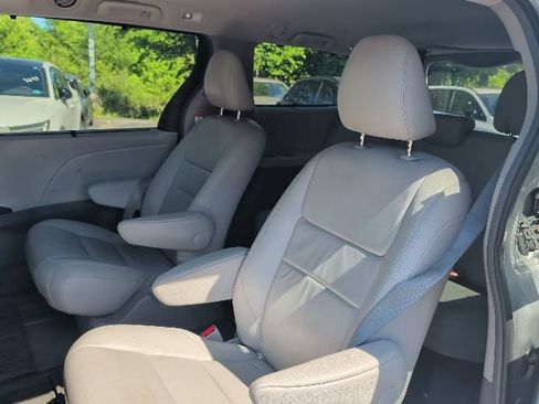 Used 2016 Toyota Sienna XLE w/ XLE Navigation Package AWD/4WD image 12