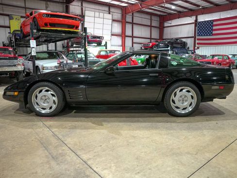 Used 1991 Chevrolet Corvette Coupe RWD image 4