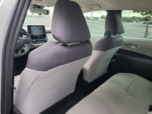 Used 2021 Toyota Corolla LE image 12