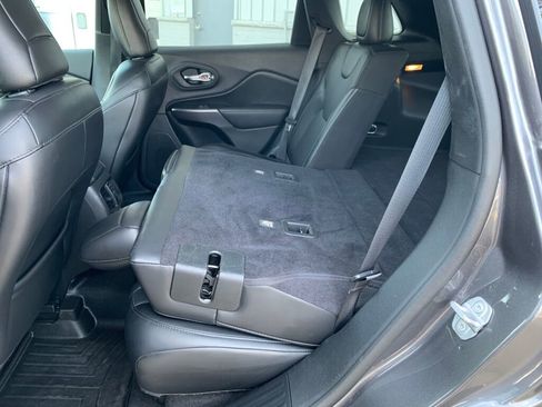 Used 2019 Jeep Cherokee Limited image 30