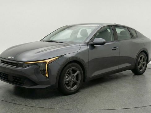 Used 2025 Kia K4 LXS image 3
