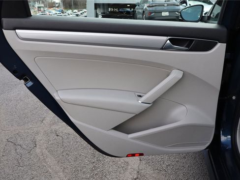 Used 2019 Volkswagen Passat 2.0T Wolfsburg image 23