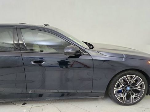 Used 2025 BMW i5 xDrive40 w/ M Sport Package image 8