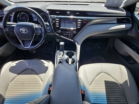 Used 2020 Toyota Camry SE FWD image 21