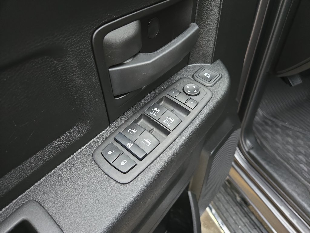 Used 2024 RAM 2500 Tradesman w/ Chrome Appearance Group AWD/4WD image 13