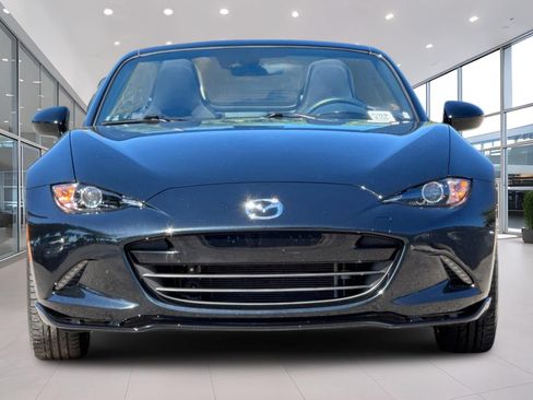 Used 2021 MAZDA MX-5 Miata Club w/ Appearance Package RWD image 9