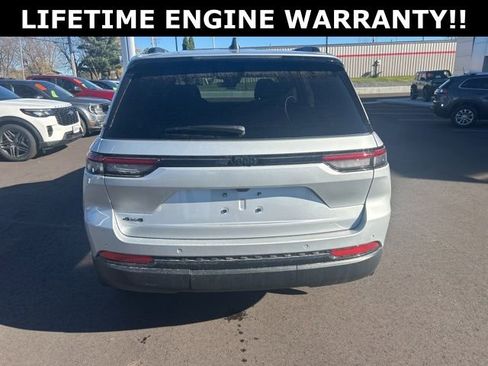 Used 2025 Jeep Grand Cherokee Altitude AWD/4WD image 6