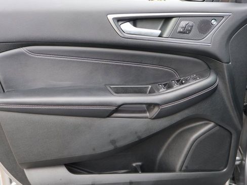 Used 2022 Ford Edge Titanium image 9