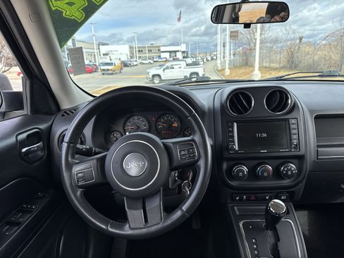 Used 2014 Jeep Patriot Latitude w/ Sun/Sound Group image 16