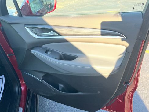 Used 2020 Buick Enclave Essence w/ LPO, Touring Package image 28