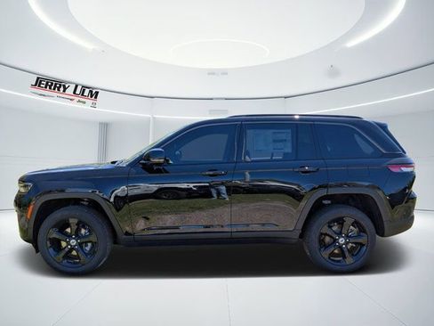 New 2026 Jeep Grand Cherokee Limited RWD image 6