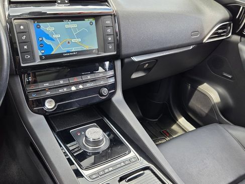 Used 2018 Jaguar F-PACE Premium AWD/4WD image 26