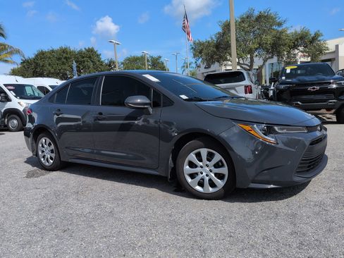 Used 2025 Toyota Corolla LE FWD image 2