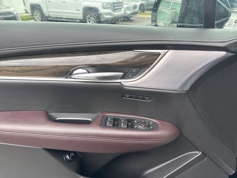 Used 2023 Cadillac XT6 Premium Luxury image 11