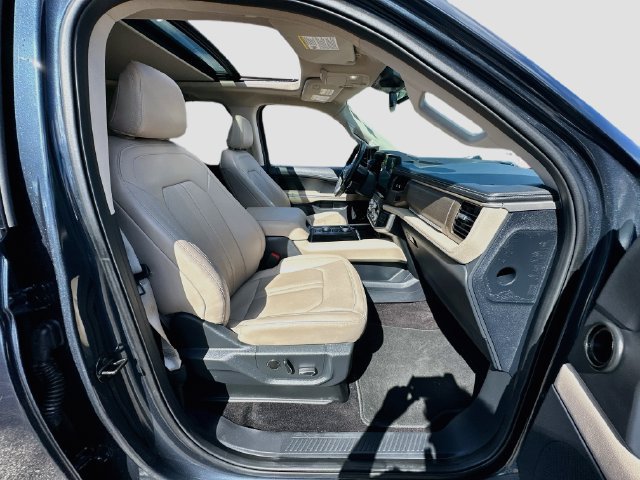 Used 2022 Ford Expedition Limited AWD/4WD image 32