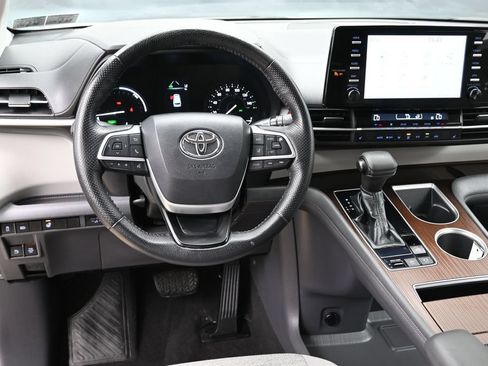 Used 2021 Toyota Sienna LE FWD image 24