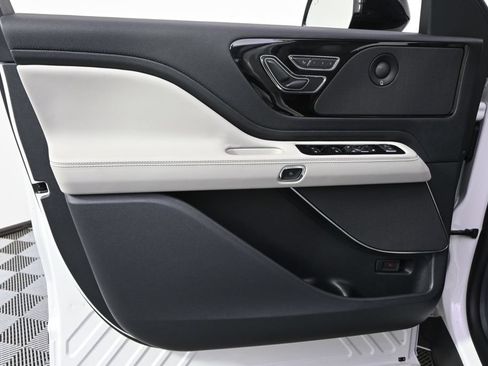 New 2026 Lincoln Aviator AWD image 22