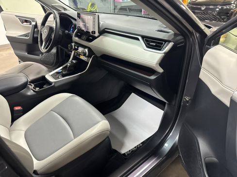 Used 2019 Toyota RAV4 Limited AWD/4WD image 42