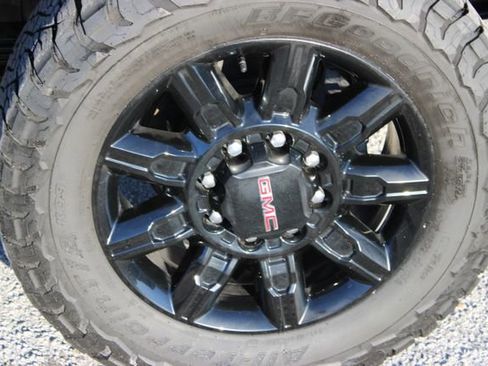 Used 2025 GMC Sierra 2500 AT4 w/ AT4 Premium Plus Package image 16