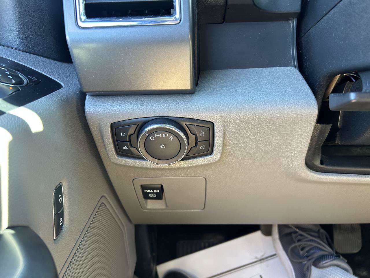 Used 2015 Ford F150 XLT w/ Trailer Tow Package AWD/4WD image 25