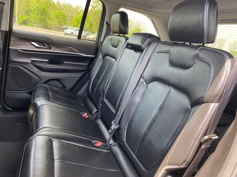 Used 2023 Jeep Grand Cherokee Limited AWD/4WD image 19