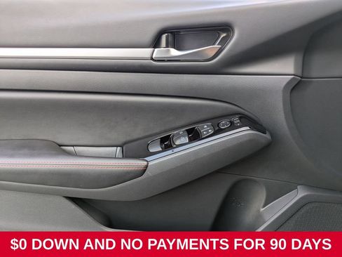Used 2025 Nissan Altima 2.5 SR FWD image 11