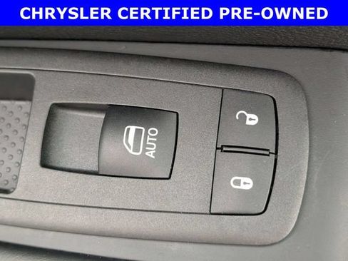 Certified 2026 Chrysler Pacifica Select FWD image 34