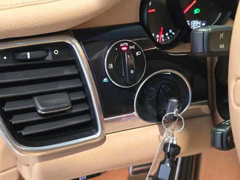 Used 2011 Porsche Panamera RWD image 25