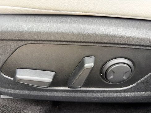 Used 2024 Hyundai Elantra Limited FWD image 47